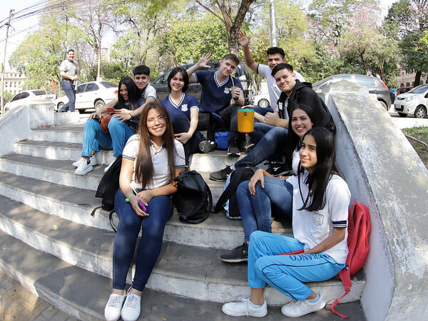 MEC ofrece becas para estudiantes de escasos recursos del tercer ciclo y educación media