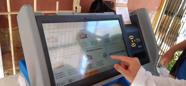 Informáticos lamentan que sus colegas se presten a artimañas políticas - ADN Digital