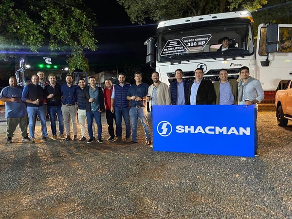 Presentaron los camiones extrapesados Shacman a directiva de CAPACO
