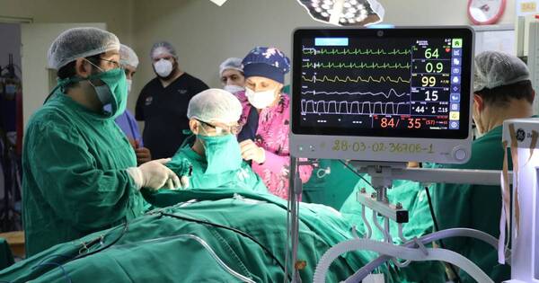 La Nación / En Clínicas realizaron el primer implante activo de conducción ósea en el país