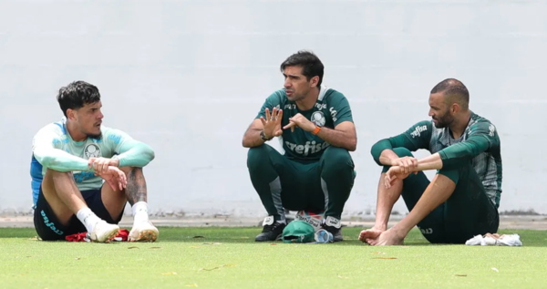 Versus / Increíble: El DT de Gustavo Gómez en el Palmeiras controla hasta el sueño de sus jugadores