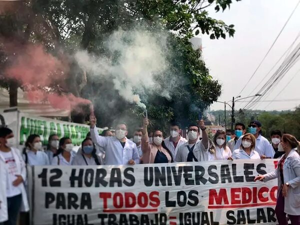 Comisión a favor de modificar salarios y carga horario de médicos - Política - ABC Color
