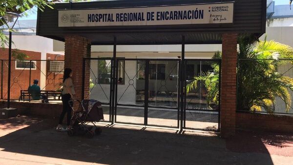 Clavó tres veces a su madrastra tras pelea con su papá