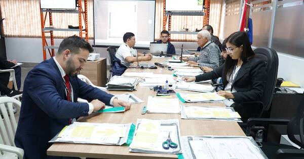 La Nación / Injustificable violencia por farsa montada alrededor del sobre 4