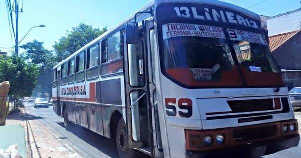 La Nación / Chofer de colectivo causa violenta caída de pasajero