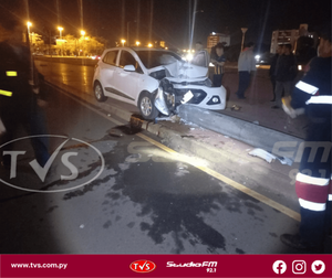 CONDUCTOR COLISIONÓ BRUTALMENTE CONTRA UNA COLUMNA DE LA ANDE EN ENCARNACIÓN