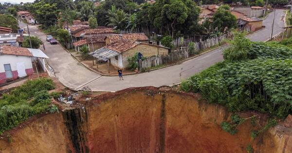 La Nación / Brasil: enormes cráteres “devoran” ciudad amazónica