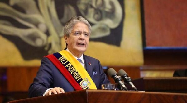 Presidente de Ecuador enfrentará juicio político en el Congreso por corrupción