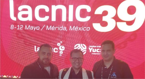 Paraguayos participan de feria tecnológica en México - Informatepy.com