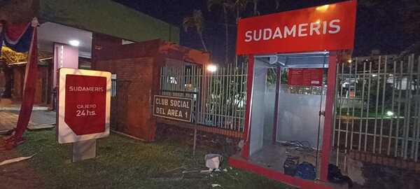 Falsos policías roban cajero automático del Club Social del Área 1 de CDE - La Clave