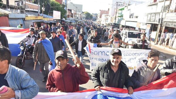 Tras protesta en zona del TSJE, manifestantes marchan hacia la Fiscalía