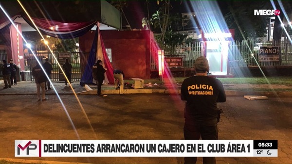 Delincuentes con placas de policías asaltaron un cajero en CDE - Megacadena — Últimas Noticias de Paraguay