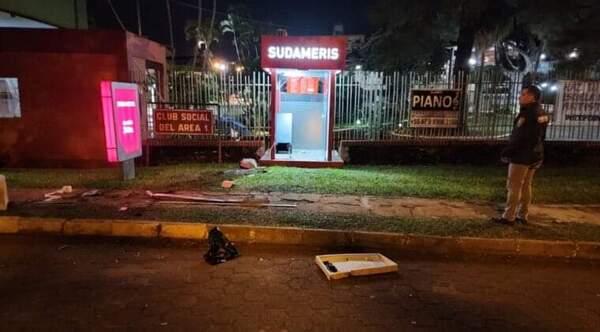 Ñembo policías robaron cajero automático en Ciudad del Este