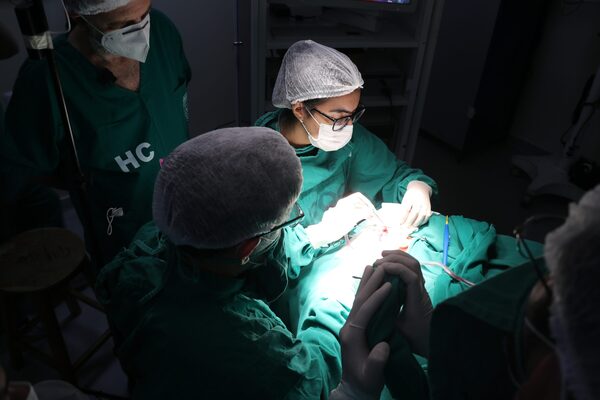 Realizaron la primera cirugía de implante activo de conducción ósea en el Paraguay - San Lorenzo Hoy