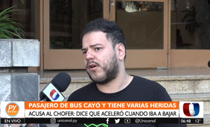 Pasajero cae del bus al intentar descender y sufre varias lesiones - Unicanal