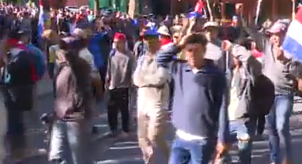 Manifestantes llegan al Ministerio Público - SNT