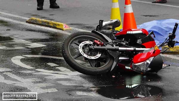 SE TRASLADABAN EN MOTO Y FUERON DOBLEMENTE ARROLLADOS!!! - La Voz del Norte