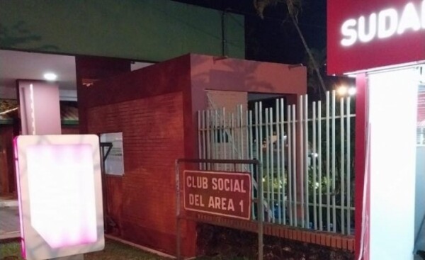 Delincuentes disfrazados de policías robaron un cajero