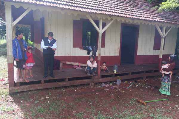 GOBERNACIÓN DE ITAPÚA VERIFICA REALIDAD DE NIÑOS INDÍGENAS EN SITUACIÓN DE CALLE
