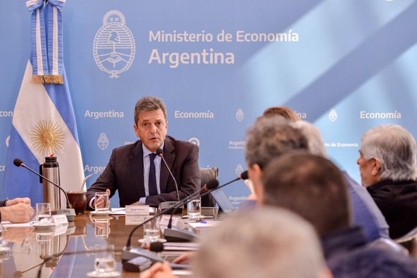 Sergio Massa asegura que el FMI "invitó" a Argentina a volver a discutir los acuerdos previstos a raíz de la sequía - Revista PLUS