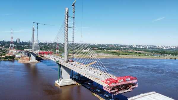 Realizan hormigonado de las últimas dovelas del puente Héroes del Chaco