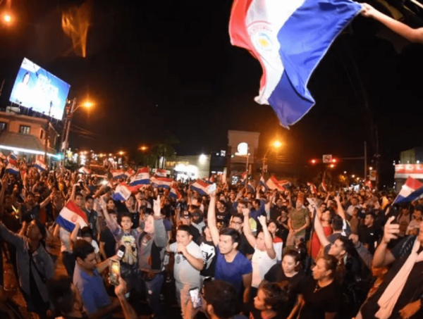 Manifestantes piden a Fiscalía la liberación de Paraguayo Cubas · Radio Monumental 1080 AM
