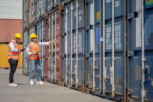 Recaudación aduanera cayó 9% en abril - MarketData