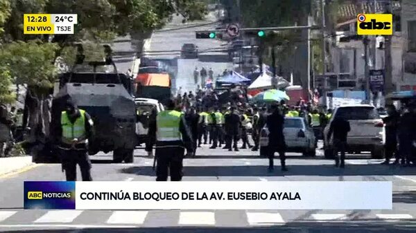 Video: Continúa bloqueo de la Avda. Eusebio Ayala - ABC Noticias - ABC Color
