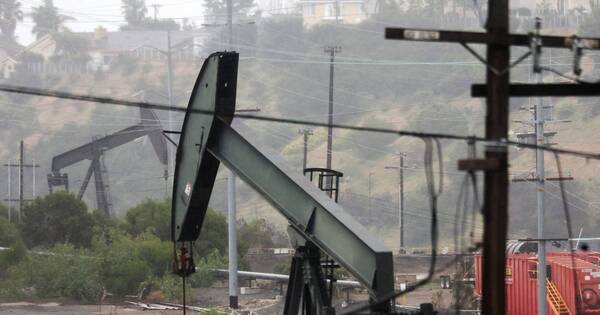 La Nación / EE. UU.: cotización del petróleo cae y crece preocupación por estancamiento de la deuda