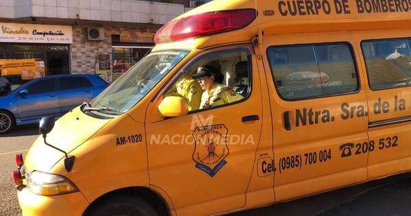 La Nación / Mujer dio a luz en ambulancia de bomberos amarillos de Encarnación
