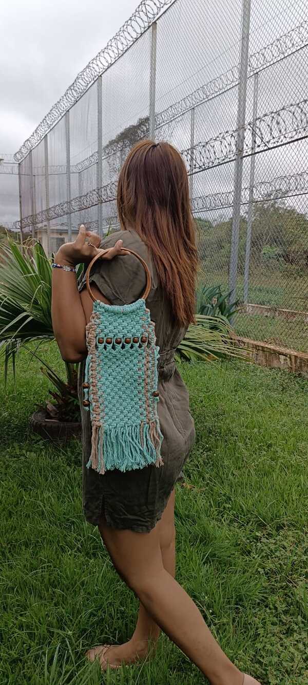 INTERNAS ELABORAN CARTERAS EN MACRAMÉ POR EL DÍA DE LA MADRE