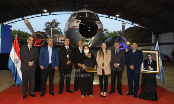 ¿Qué avión es el que se restauró en homenaje a Marcelo Pecci?
