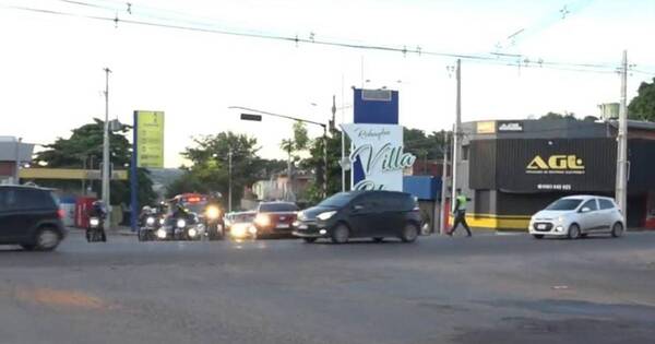 La Nación / Semáforo en cruce entre Villa Elisa y Lambaré lleva más de un mes sin ser reparado