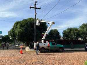 La ANDE inició reparaciones de alumbrado público en puntos críticos