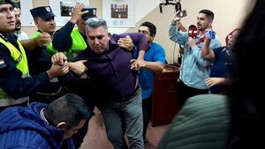 Incidentes en la sesión de la Junta Municipal de Encarnación - Nacionales - ABC Color