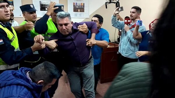 Incidentes en la sesión de la Junta Municipal de Encarnación - Nacionales - ABC Color