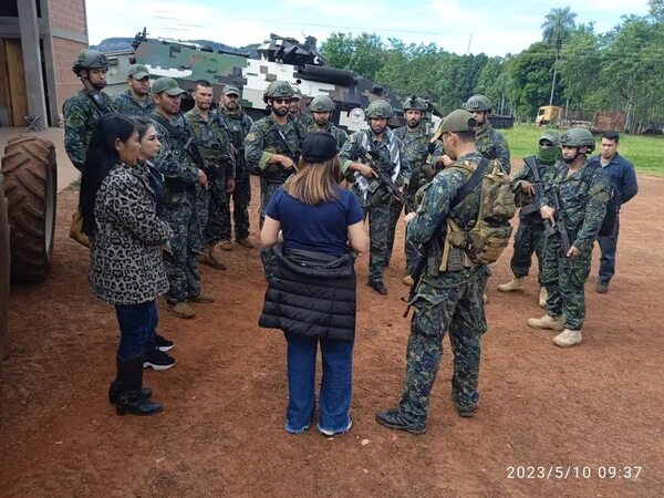 Con militares y una tanqueta rescatan a niña supuestamente abusada por su tío en zona del EPP - Policiales - ABC Color