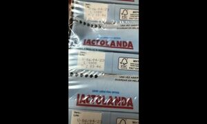 Denuncian distribución de leche vencida y escuela niega situación