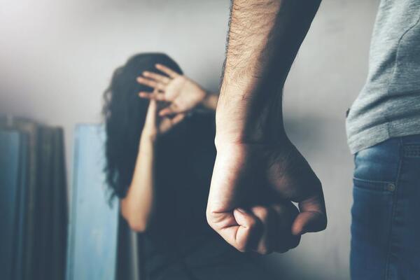 Diario HOY | Ordenan captura de un camarógrafo por violencia familiar