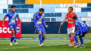 Adrián Fernández marca doblete pero no alcanza