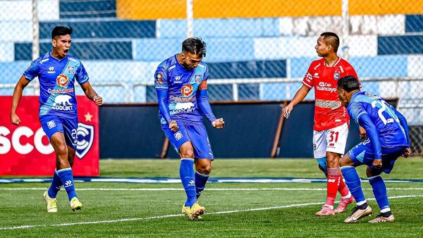 Adrián Fernández marca doblete pero no alcanza