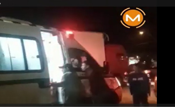 Preocupante: Manifestantes retuvieron ambulancia e incluso inspeccionaron visualmente » San Lorenzo PY