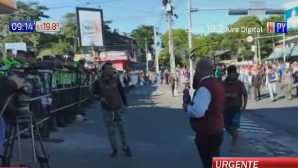 Manifestantes amenazan y echan a periodista en zona del TSJE