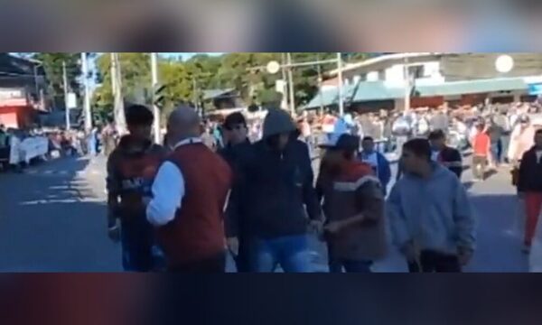 “Payistas” rodearon a periodista y lo amenazaron