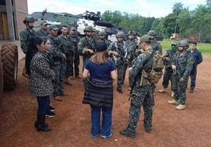 CON MILITARES RESCATAN A NIÑA QUE ESTABA SIENDO ABUSADA POR SU TÍO EN ZONA DEL EPP - La Voz del Norte