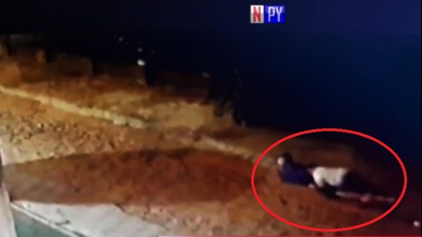 Motochorro intentó asaltar a un joven, recibió una paliza y quedó detenido - Noticias Paraguay