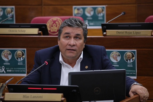 Senador denuncia excesos en procedimiento policial contra manifestantes