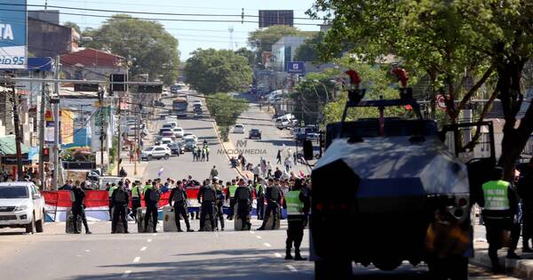 La Nación / Manifestaciones empiezan a afectar negativamente ventas de las multitiendas, afirman