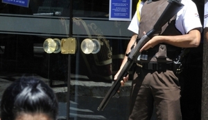 Diario HOY | Condenan a guardia infiel por robo en su lugar de trabajo