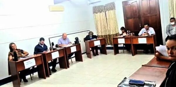 Por unanimidad de sus miembros, Junta Municipal rechaza rendición de cuentas del intendente de Caapucú - Nacionales - ABC Color